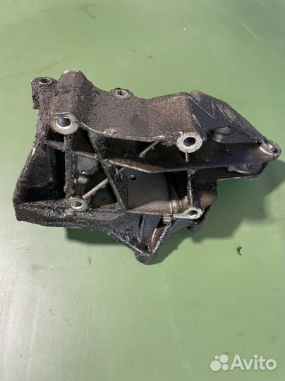 Кронштейн компрессора opel omega b x25xe