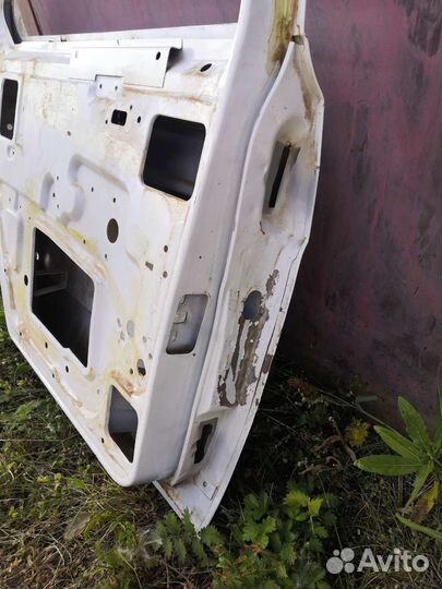 Дверь газ 31105