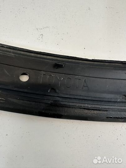 Уплотнитель капота Toyota Camry V40 2007 передний