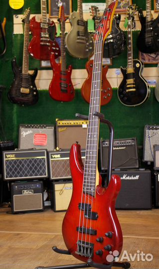 Бас гитара Yamaha