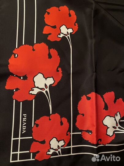 Новый платок Prada оригинал