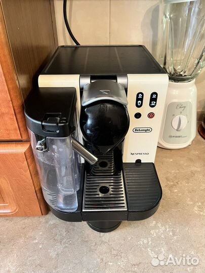 Кофемашина капсульная Delonghi Nespresso