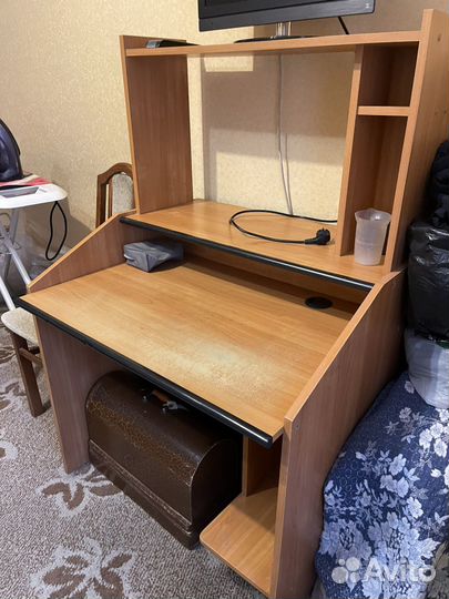 Продам компьютерный стол