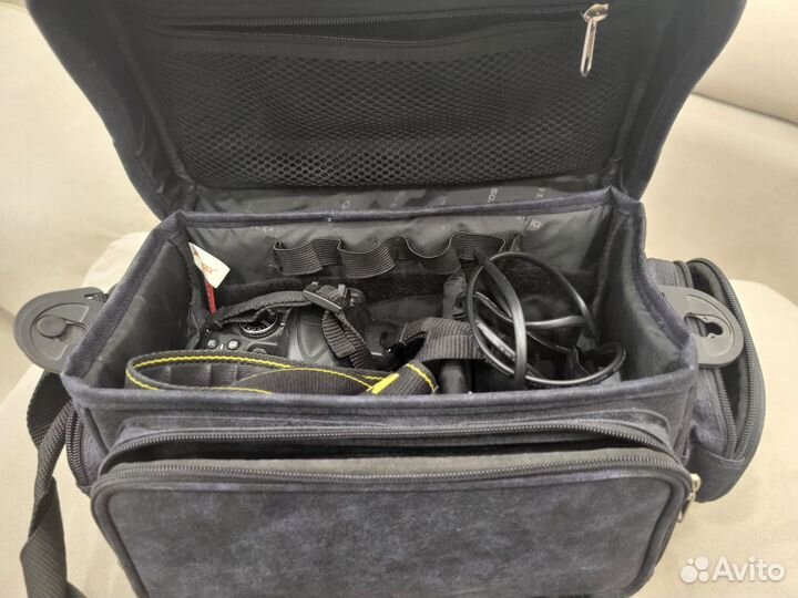 Nikon d3000 с объективом 50mm f1.8/D AF + сумка