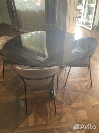 Стол обеденный