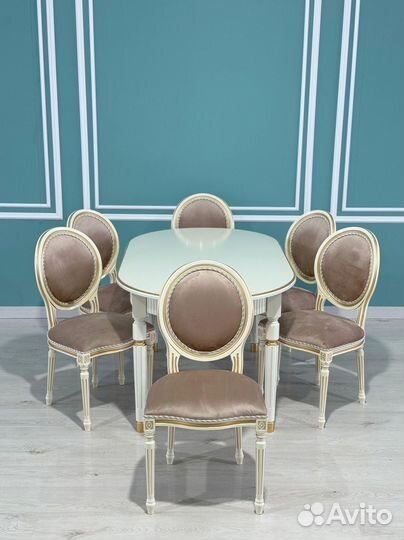 Стол обеденный. В наличии