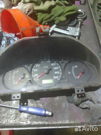 Приборка, панель Мазда фамилия, 323