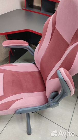 Компьютерное игровое геймерское кресло