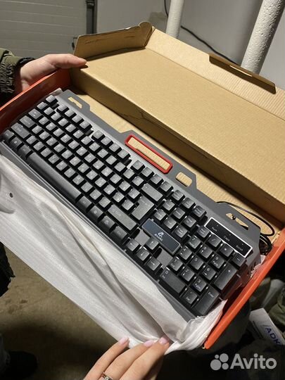 Игровая клавиатура с подсветкой