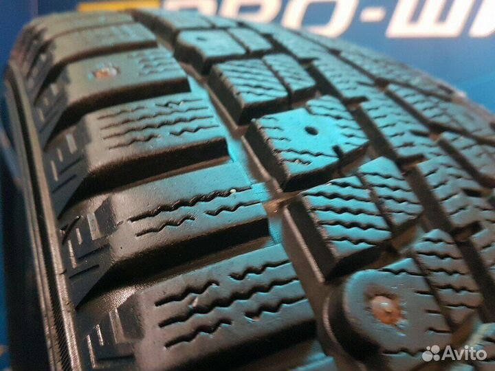 Dunlop SP Winter Ice 01 215/60 R16