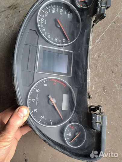 Щиток приборов на Audi A4 B6