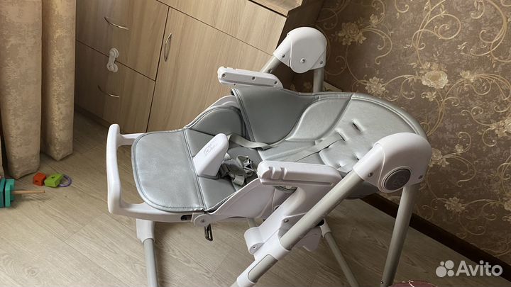 Детский стульчик для кормления BabeCare peanut