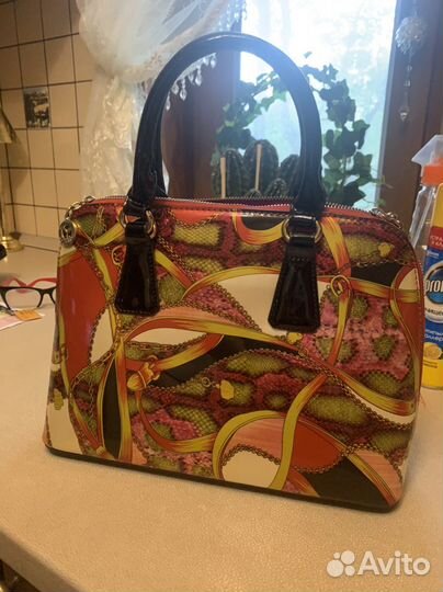 Сумка лаковая