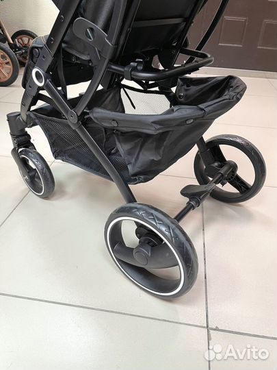 Коляска прогулочная новая