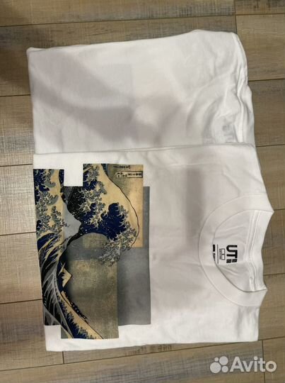 Футболка Uniqlo Hokusai