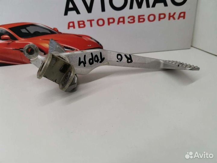 Лапка заднего тормоза