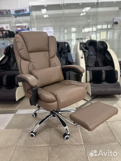 Кресло кожаное с подставкой для ног