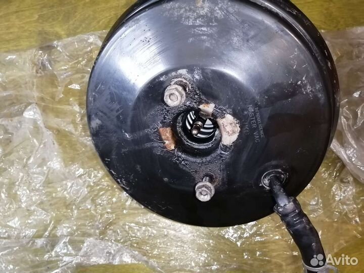 Вакуумный насос мазда премаси 2000г.в