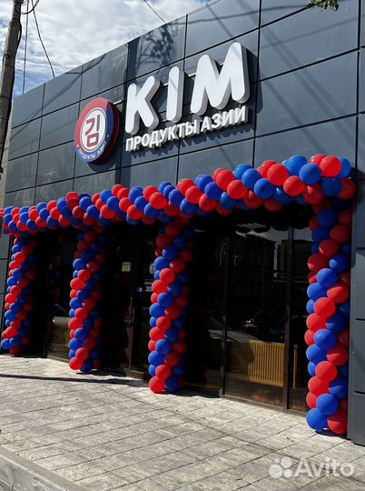 Оформление входа магазина/ Гирлянда из шаров