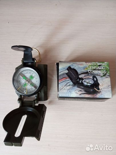 Компас с увеличительным стеклом