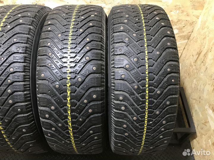 Goodyear UltraGrip 500 215/60 R16 99T