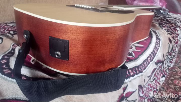 Акустическая гитара