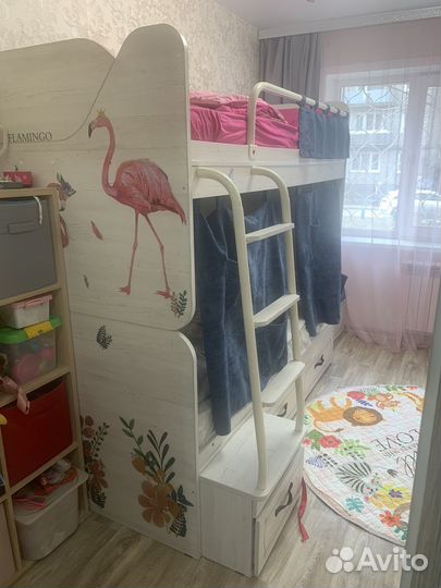 Двухярусная кровать с матрасами