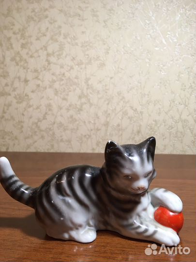 Фарфоровые статуэтки кошка