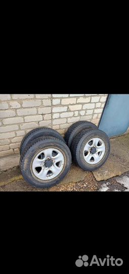 Kumho I'Zen KW31 215/70 R16