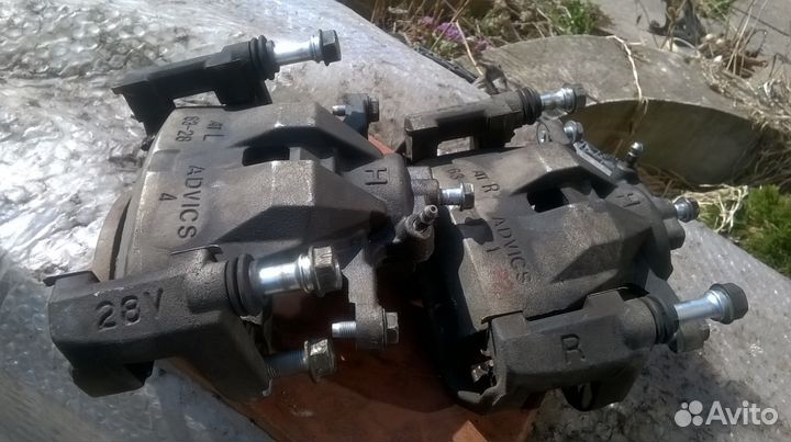 Суппорт передний Toyota Camry V40