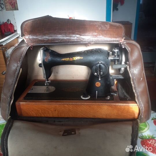 Швейная машина Подольская ручная
