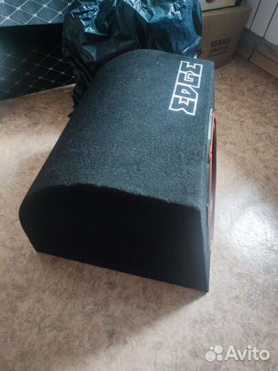 Автомобильный сабвуфер edge