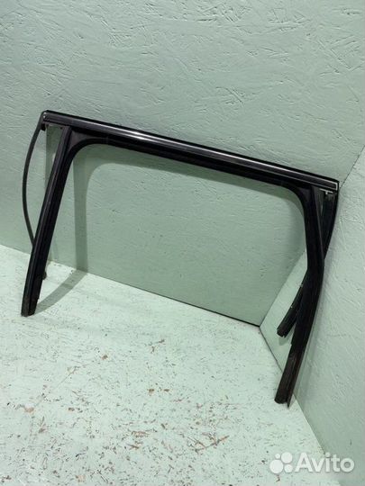 Направляющий уплотнитель двери левый Volkswagen