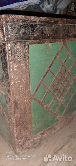 Сундук старинный