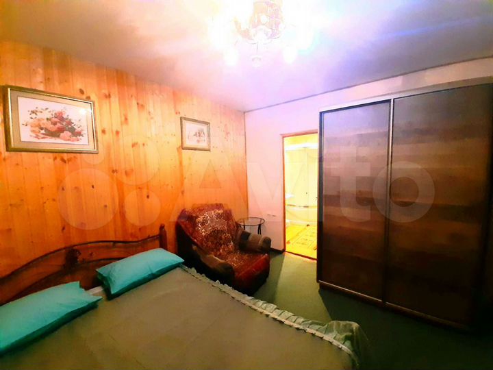 Комната 37 м² в 9-к., 1/3 эт.