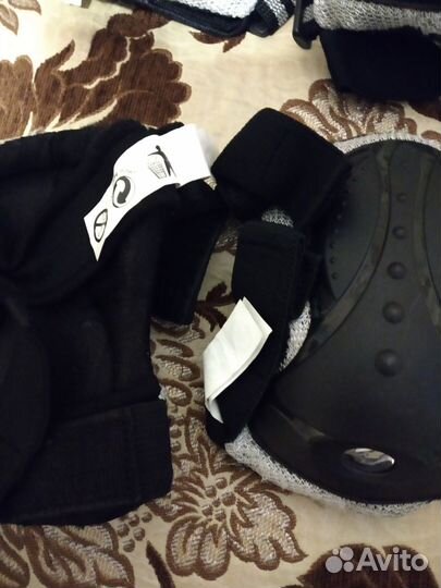 Комплект защиты для катания на роликовых коньках