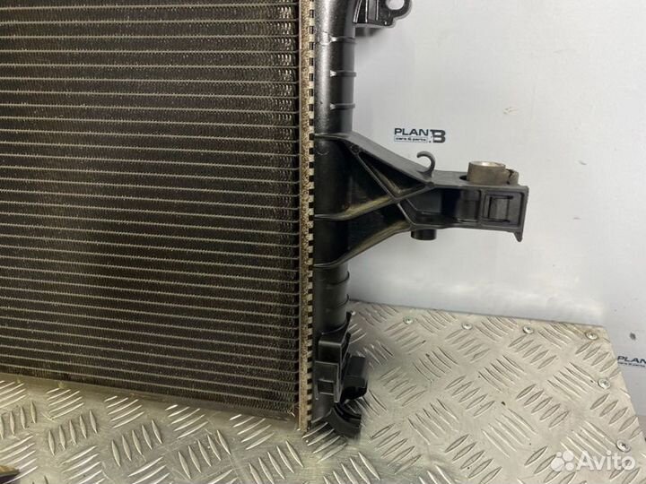 Радиатор охлаждения двигателя Volvo V70 II