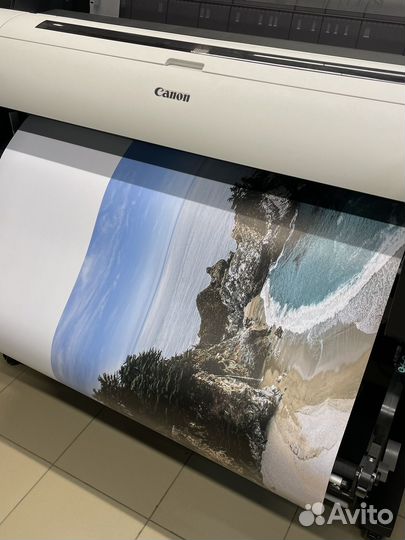 Широкоформатная печать баннеров наклеек рекламы