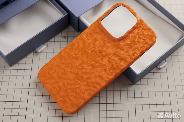 Кожаный чехол на iPhone 14 Pro Max plus