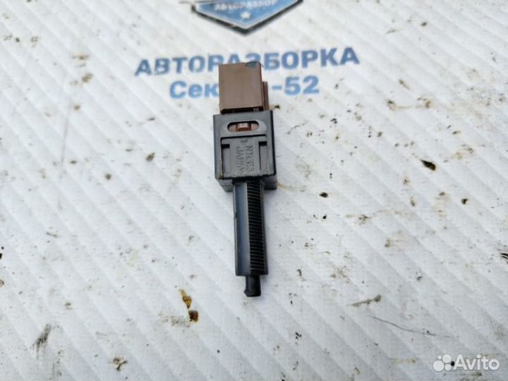 Датчик включения стоп-сигнала Nissan Qashqai J10