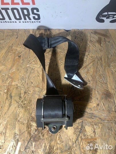 Ремень безопасности задний правый Volkswagen Golf