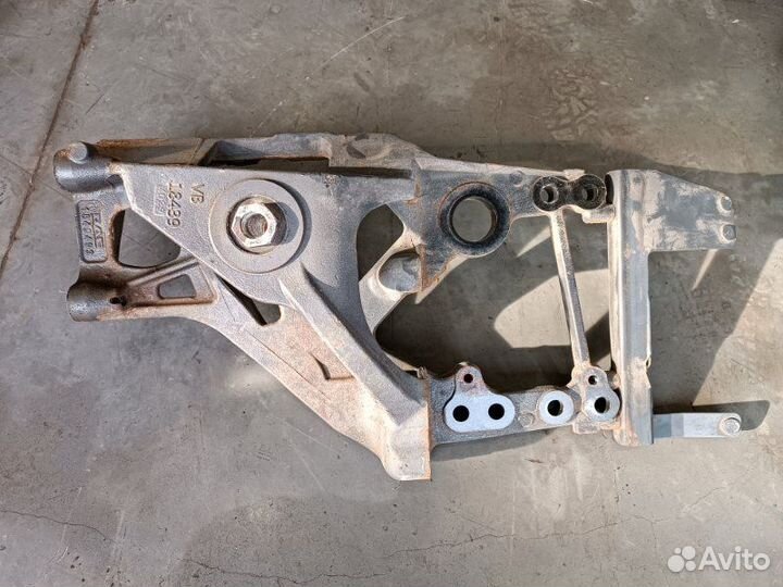 Кронштейн рессоры передний правый Daf Xf 106