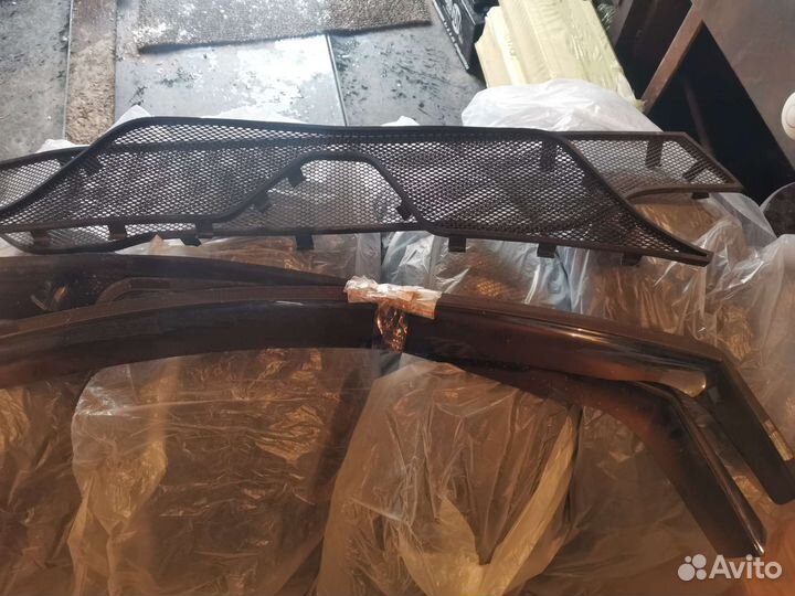 Защитная сетка и ветровики