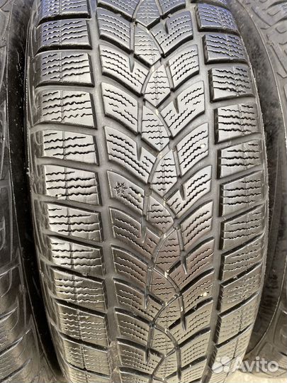Goodyear UltraGrip Performance Gen-1 215/65 R17
