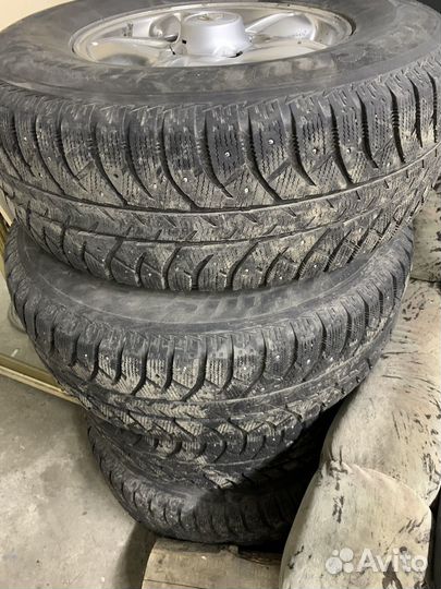 Bridgestone Ice Cruiser 7000 275/70 R16