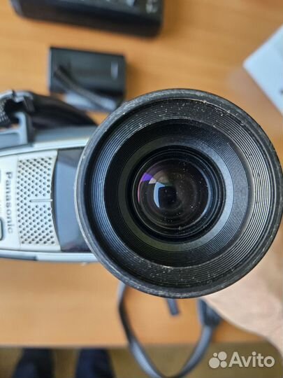 Видеокамера кассетная Panasonic NV-RZ2