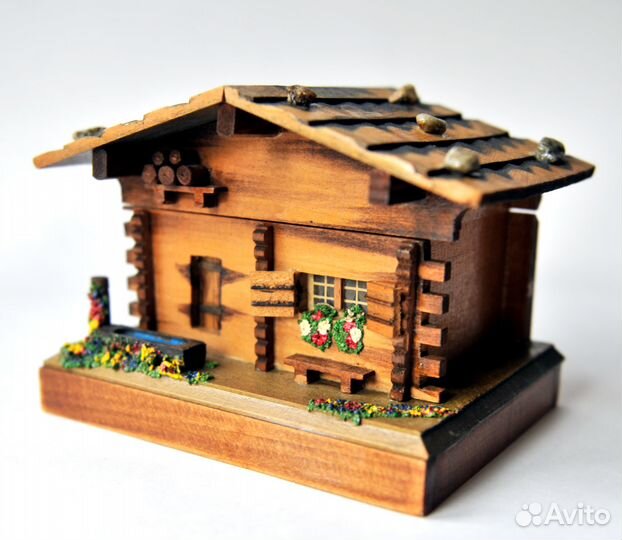 Музыкальный домик с танцующей балериной в розовом