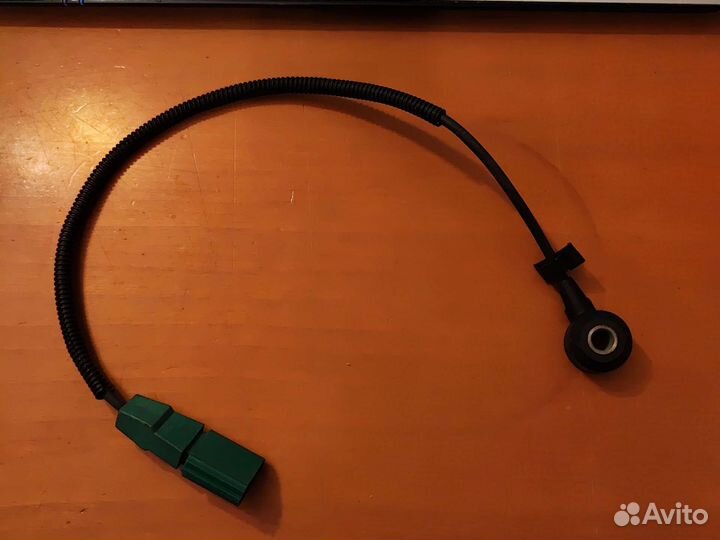 Датчик детонации 06E905377A