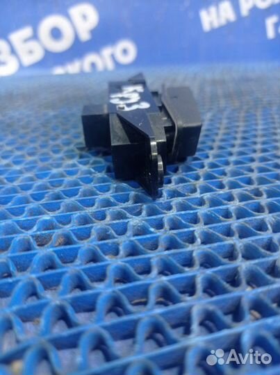 Кнопка центрального замка Chevrolet Cruze седан