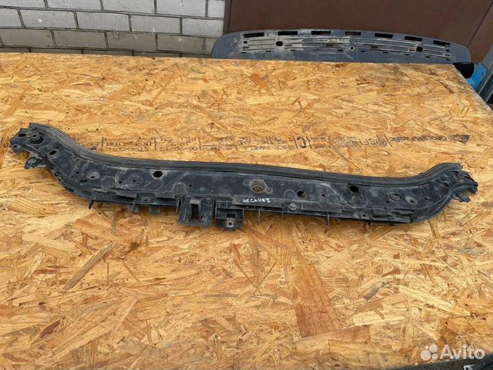 Панель передняя телевизор Megane 2